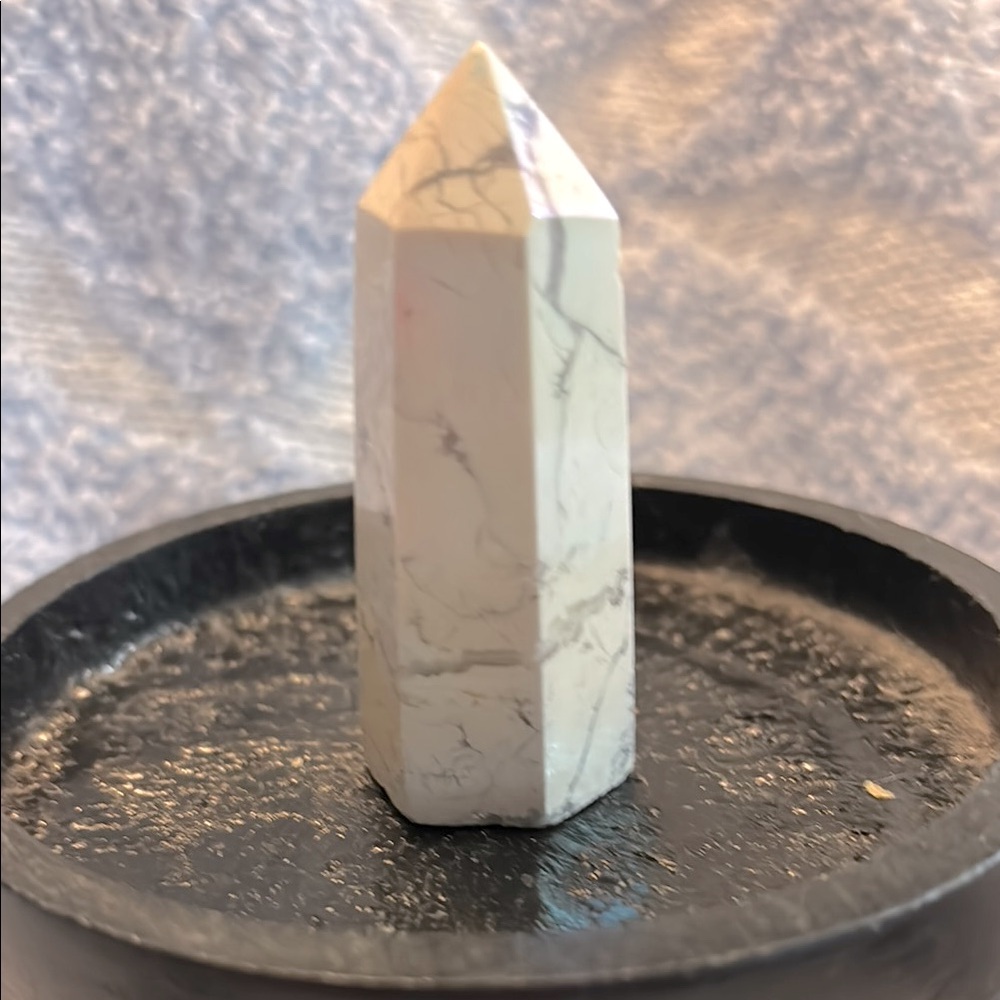 Howlite Tower - Picture 1 of 4